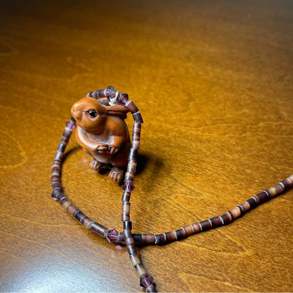Handcarved Netsuke cute wooden rabbit on a beaded choker necklace, very unique - Picture 3 of 10